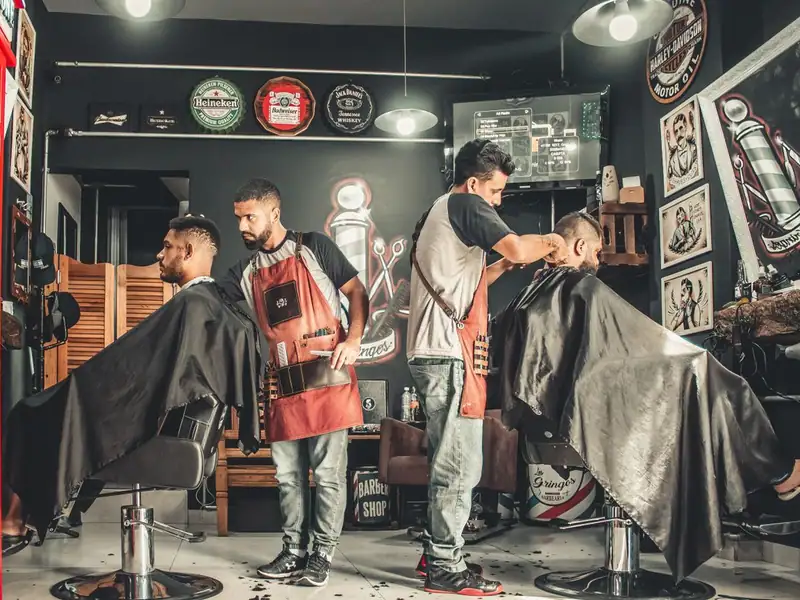 Corte em andamento na cadeira